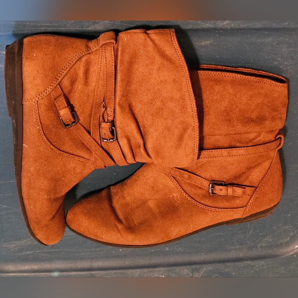 Semi-boots, fall style.